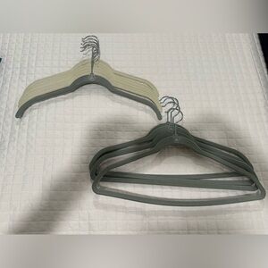 Velvet Non-Slip Hangers - Gray and Cream